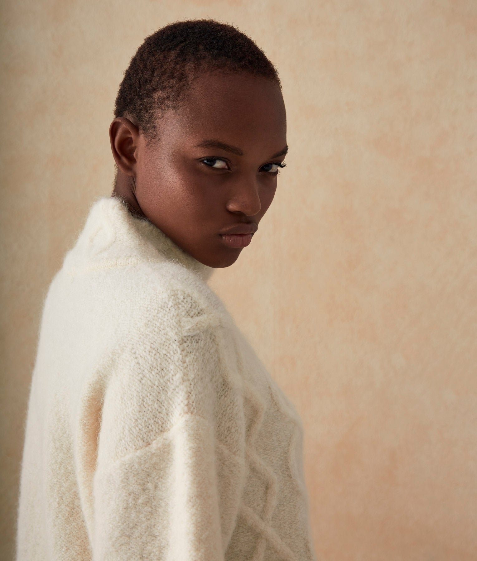 Chompa Cables Cuello Alto - Blanca Nieve