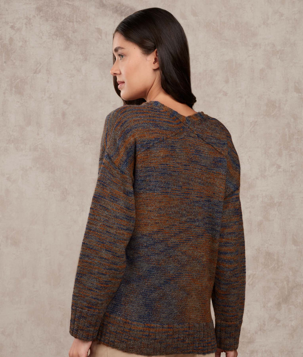 Chompa Con Cuello V Oversized - Azul Mazarino Y Roble Dorado