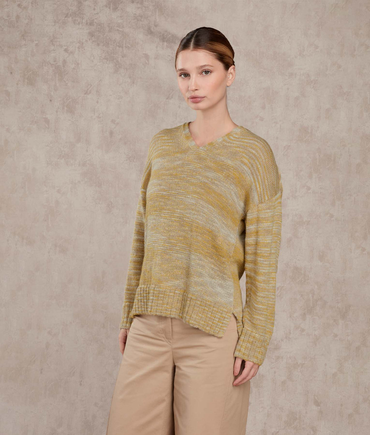 Chompa Con Cuello V Oversized - Jilguero Y Blanco Brillante