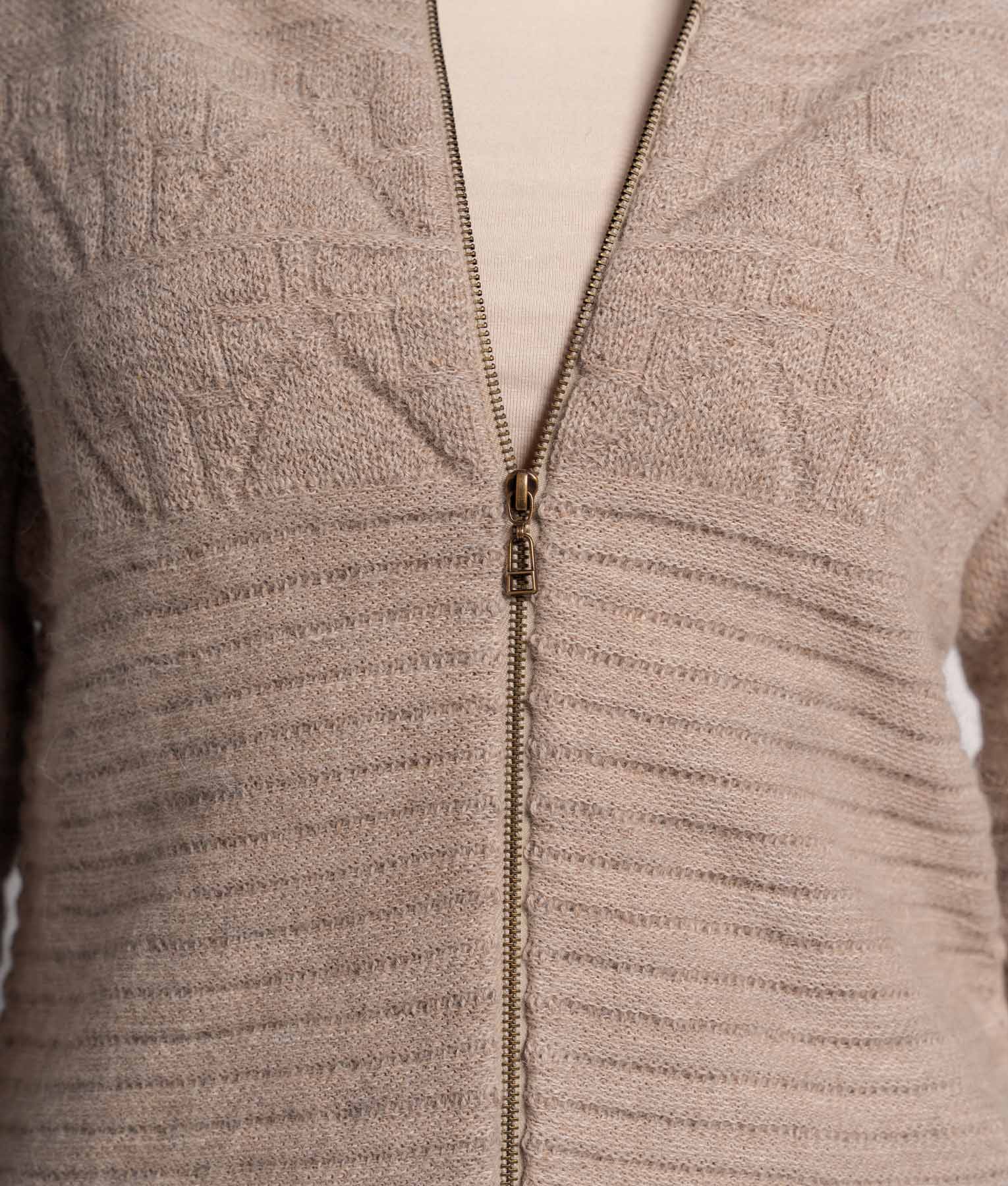Cardigan Cuello Alto Con Diseños En Arcilla