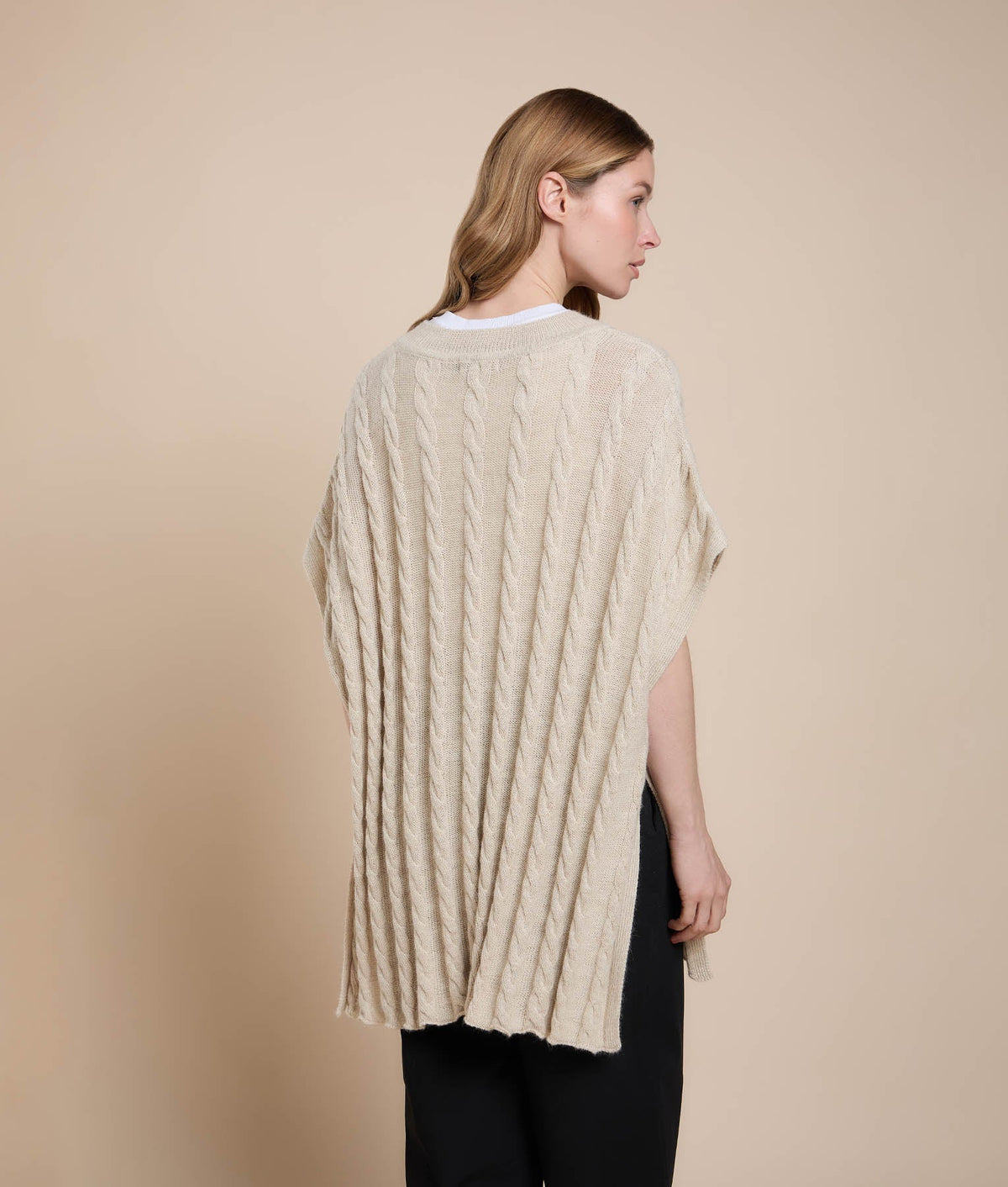 Poncho con Mangas de Trenzas y Texturas