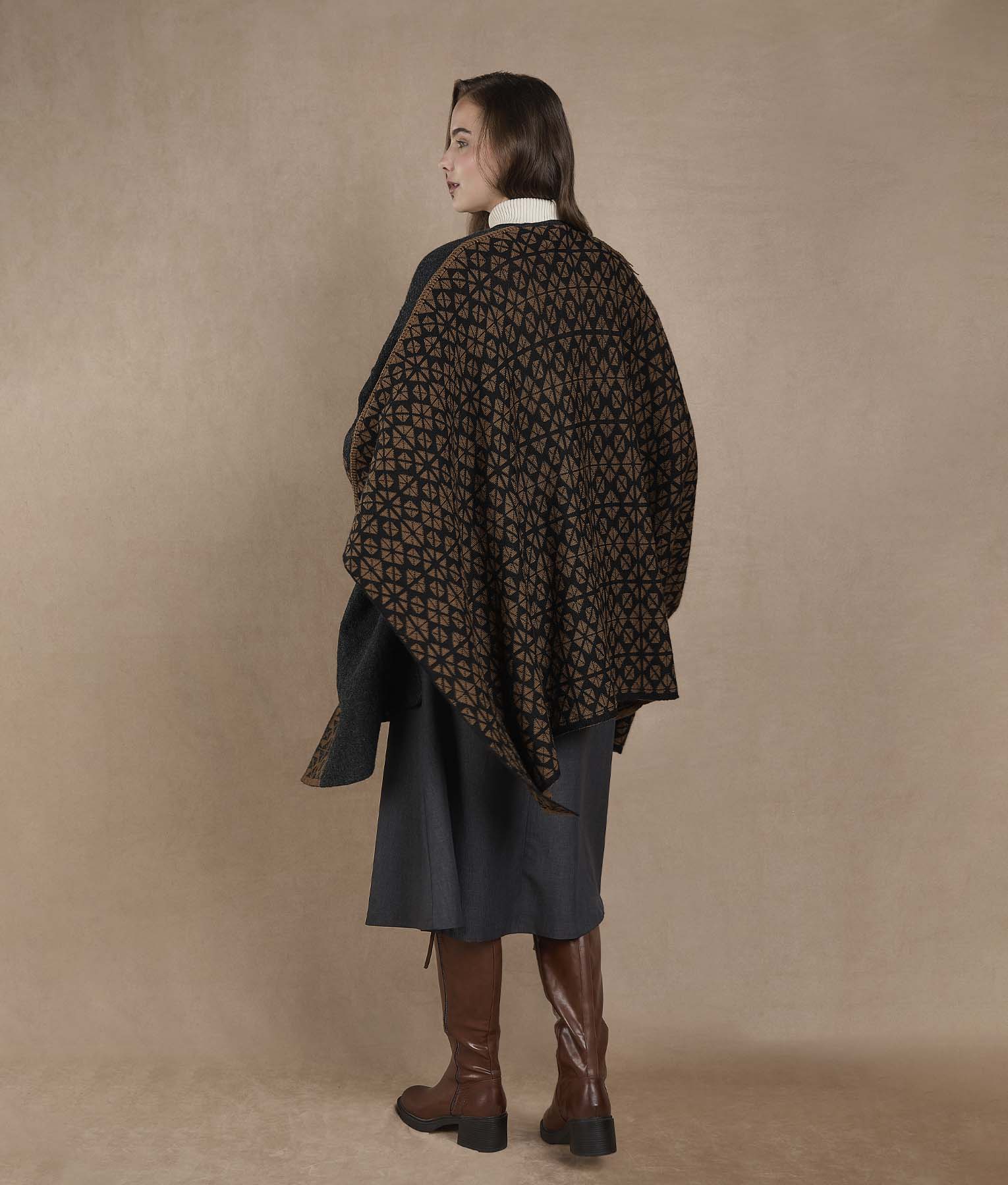 Capa Geométrica de Baby Alpaca