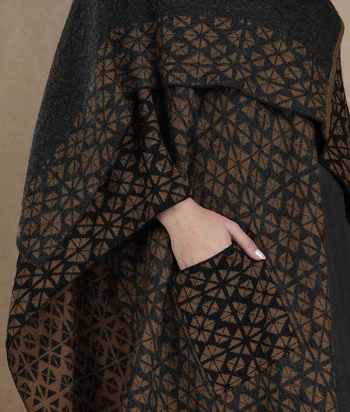 Capa Geométrica de Baby Alpaca