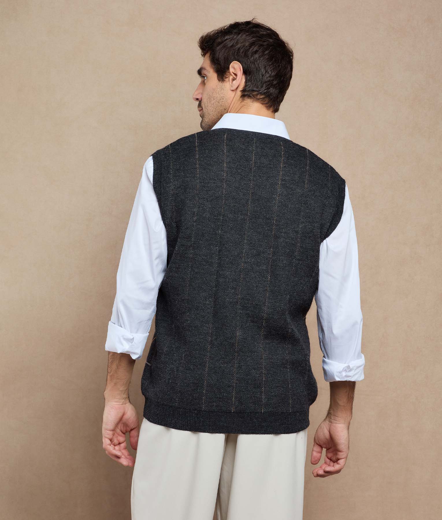 Chaleco Bordado Cuello V