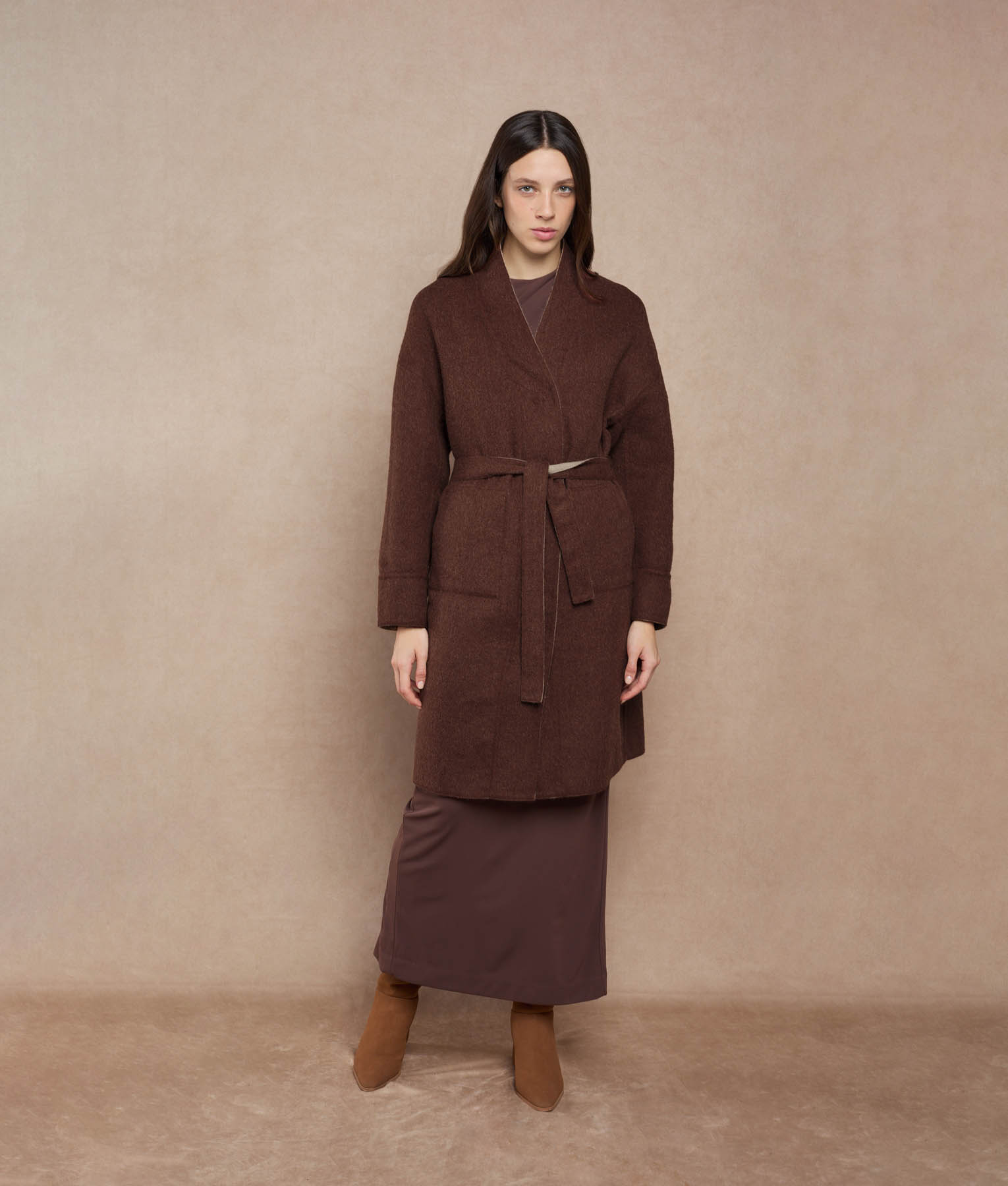 Abrigo Envolvente Reversible - marron rojizo y crema de almendra