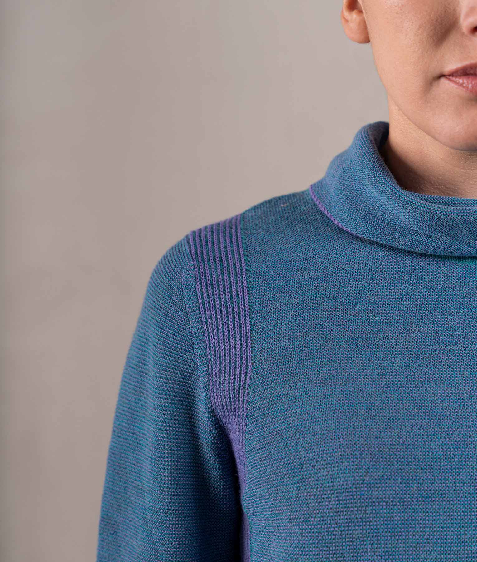 Chompa Links - Azul Petróleo Con Detalles En Lila