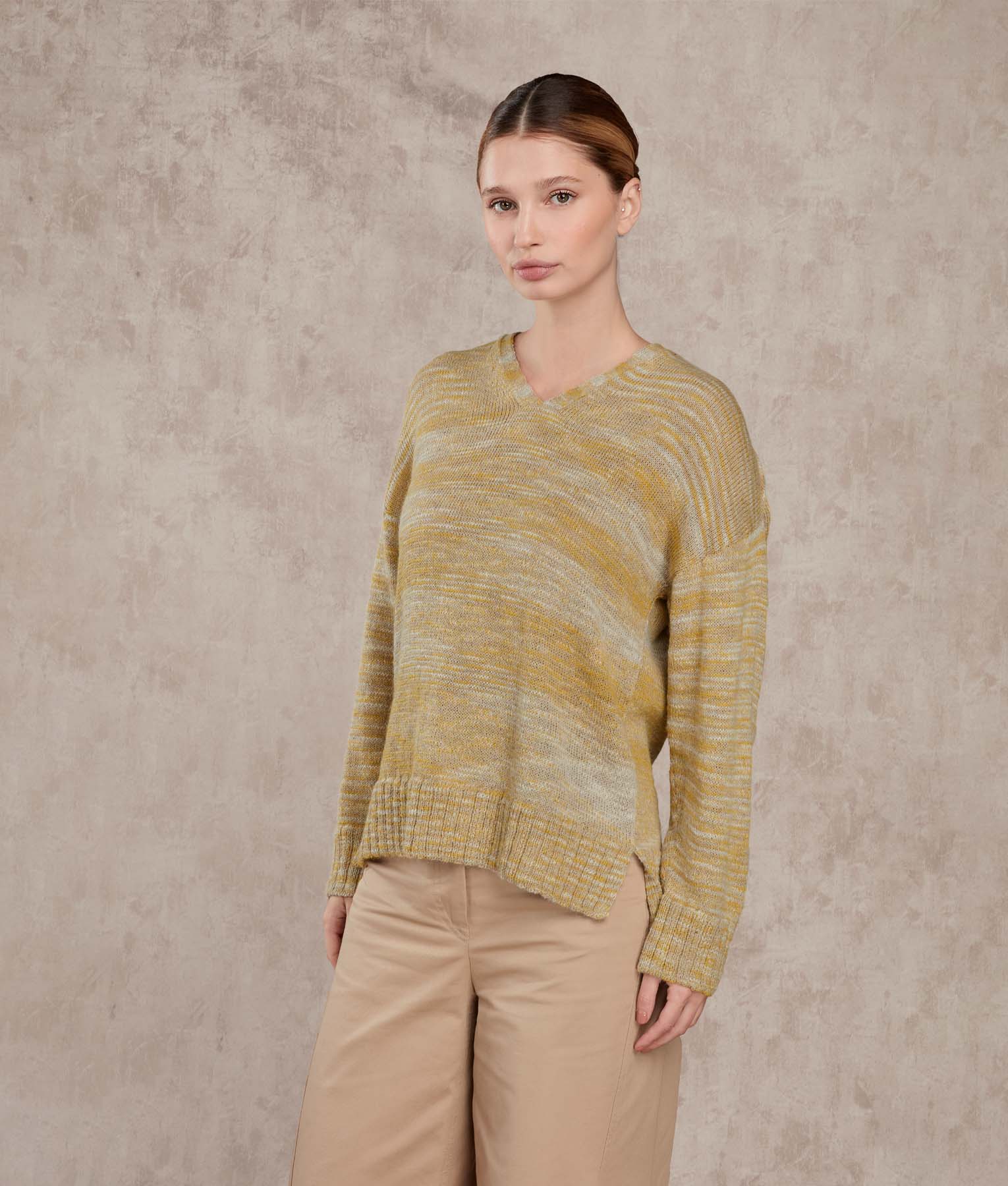 Chompa Con Cuello V Oversized - Jilguero Y Blanco Brillante