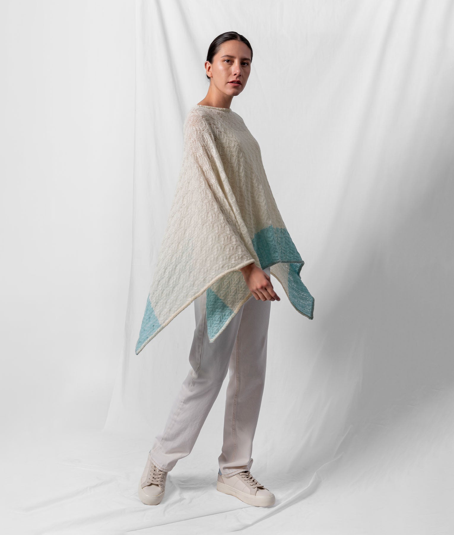 Poncho A Rayas - Marfil Y Celeste Degradado