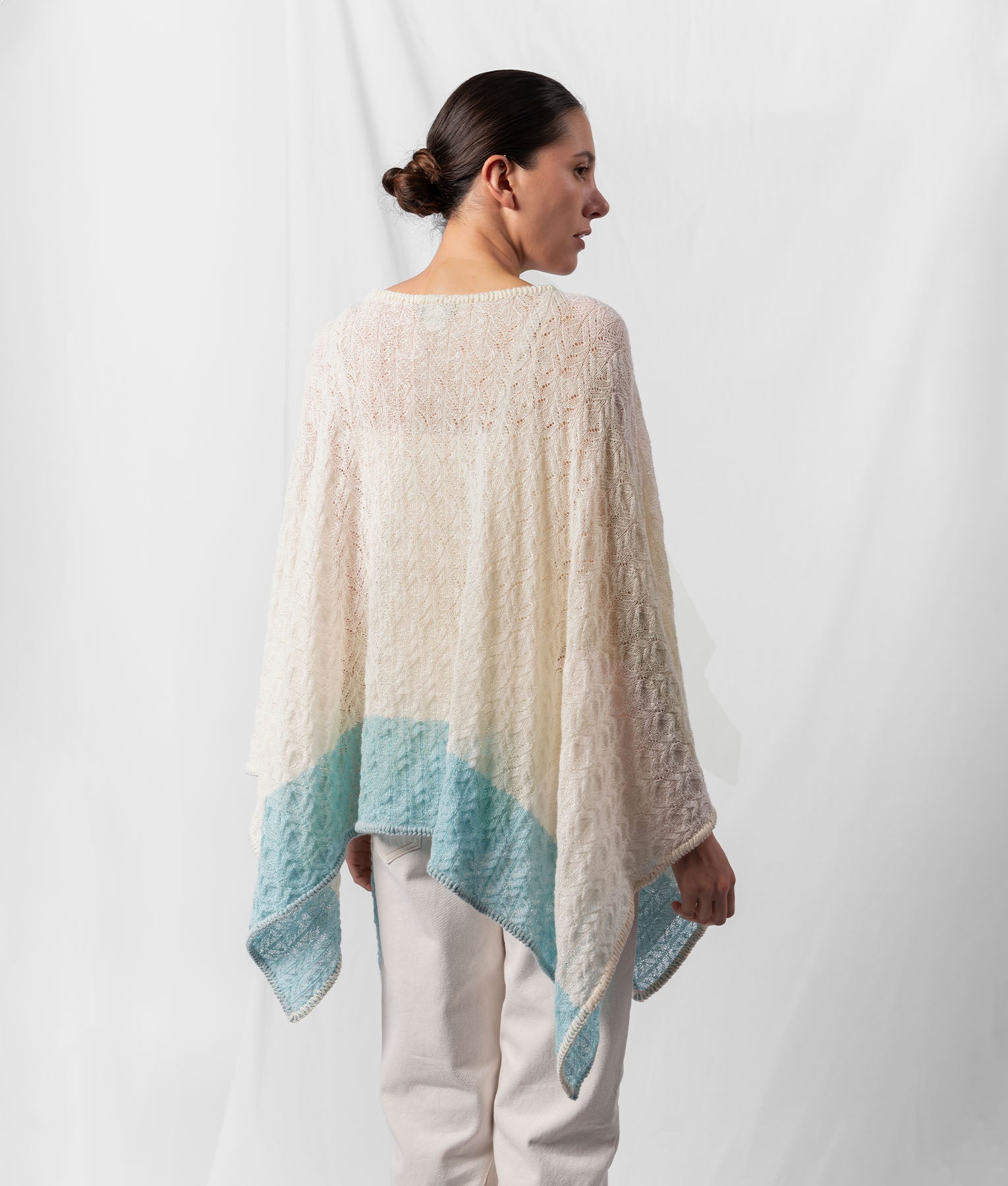 Poncho A Rayas - Marfil Y Celeste Degradado