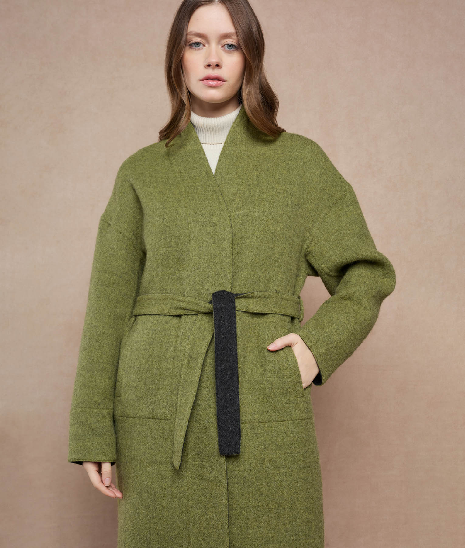 Abrigo Envolvente Reversible - verde oliva y gris carbon