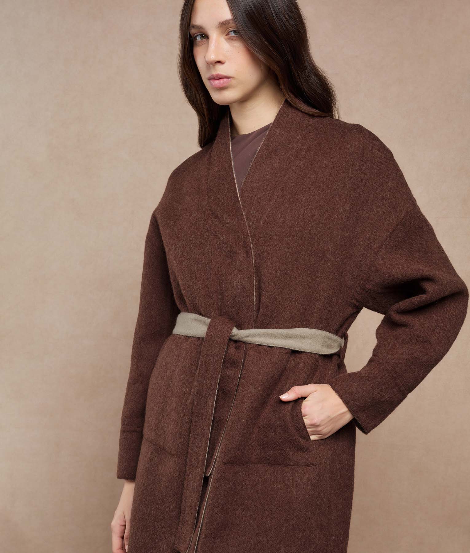 Abrigo Envolvente Reversible - marron rojizo y crema de almendra