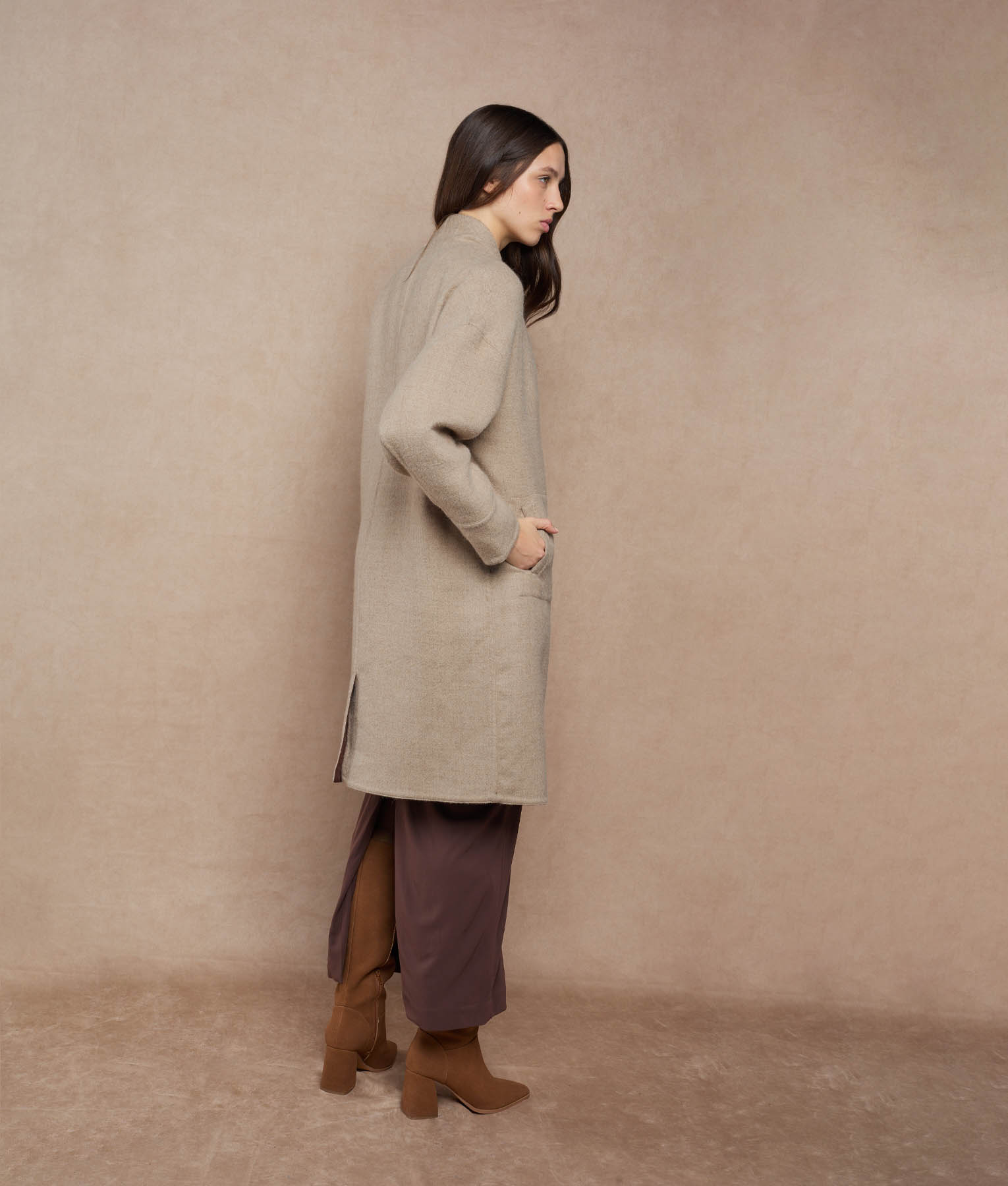 Abrigo Envolvente Reversible - marron rojizo y crema de almendra