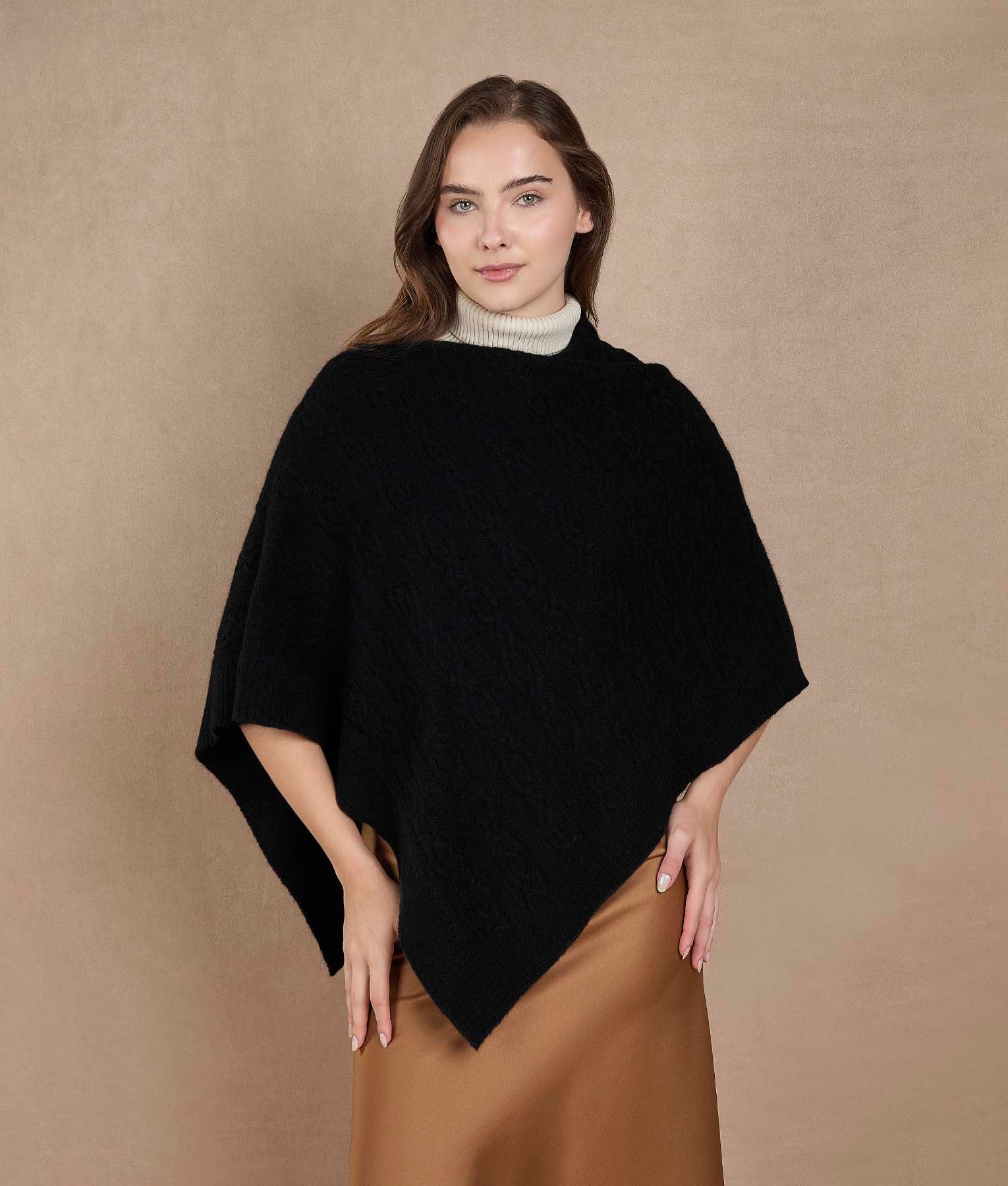Poncho Negro Trenzado Diagonal