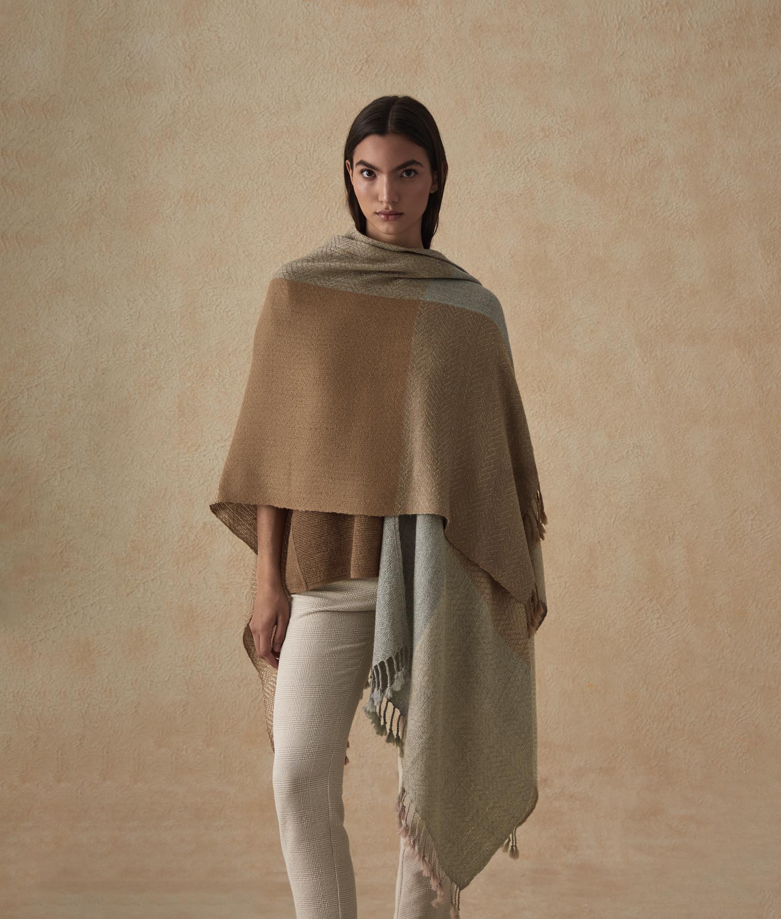 Poncho Asimétrico en top lana de Alpaca - Alpaca wool Asymmetric Poncho